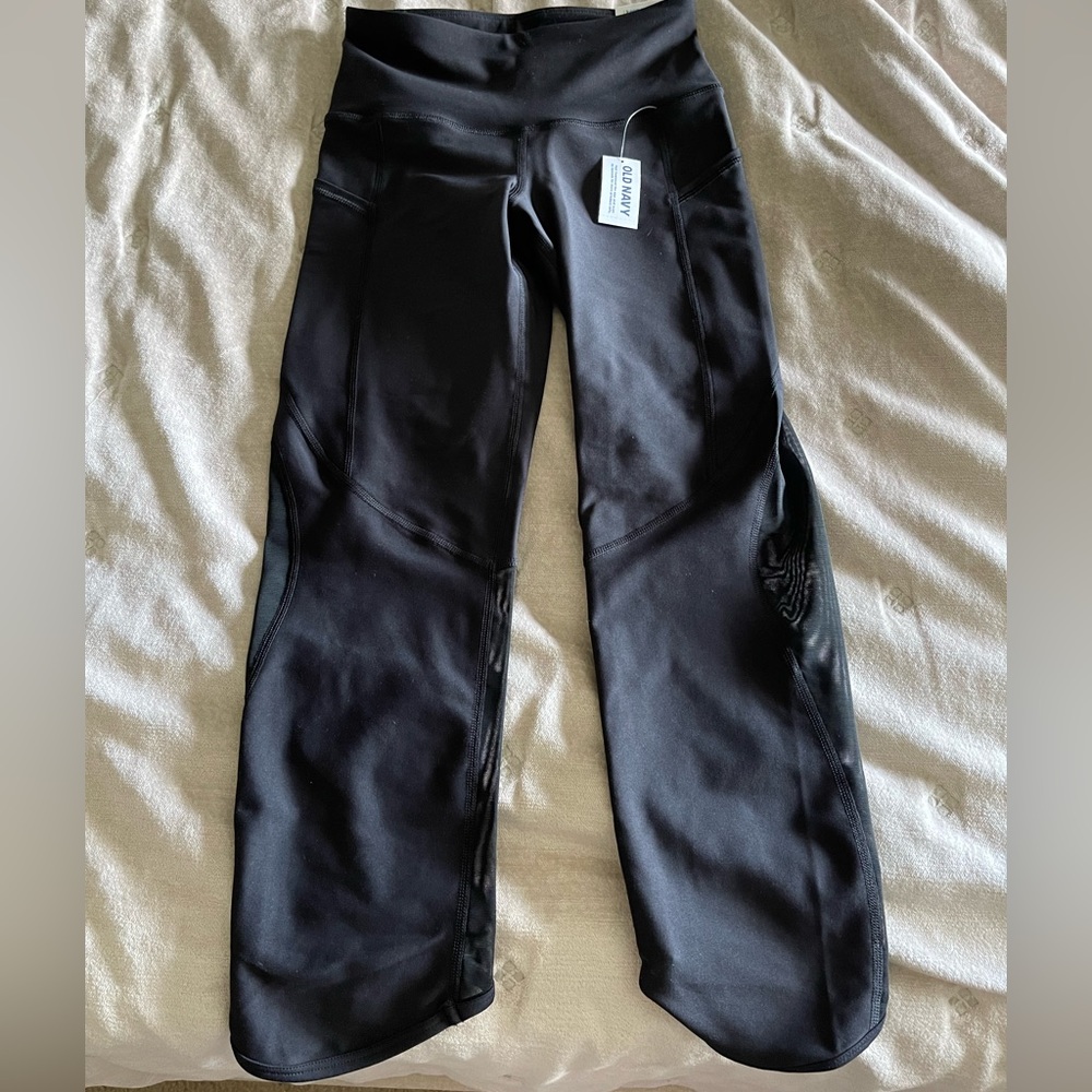 Black High-Waisted PowerSoft Mesh-Panel Crop
Leggings for Women Old Navy XS NWT